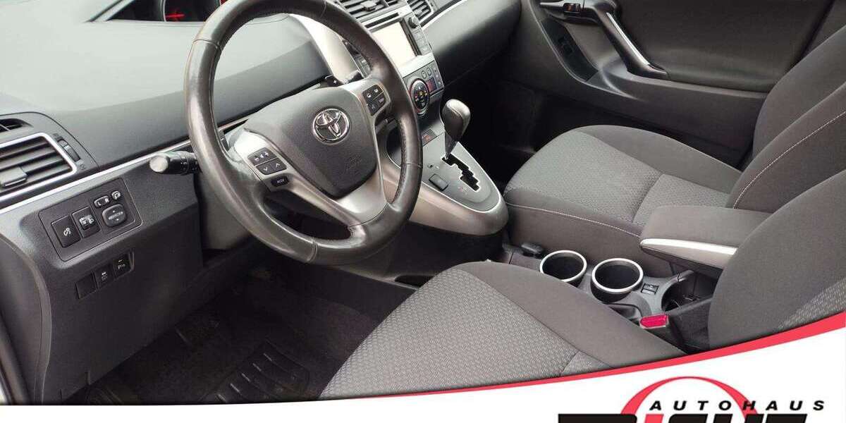 Toyota Verso 99.450 km 13.980 &euro; Leonberg 71229