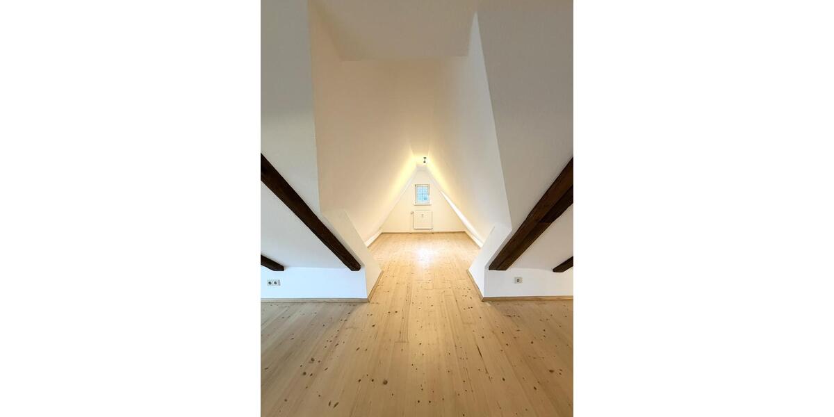 Dachgeschoßwohnung Esslingen am Neckar - 3.5 Zimmer, 105 m&sup2;, 1.400&euro; | Angebot:26057341