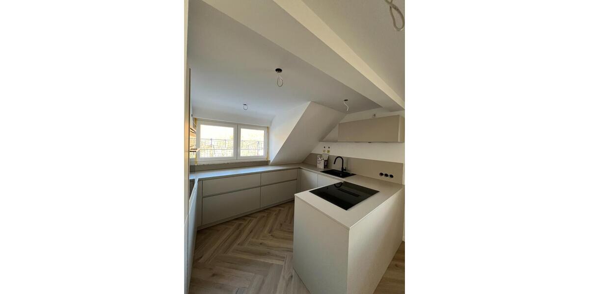 Dachgeschoßwohnung Stuttgart Mühlhausen - 4.5 Zimmer, 122 m&sup2;, 2.100&euro; | Angebot:25174546