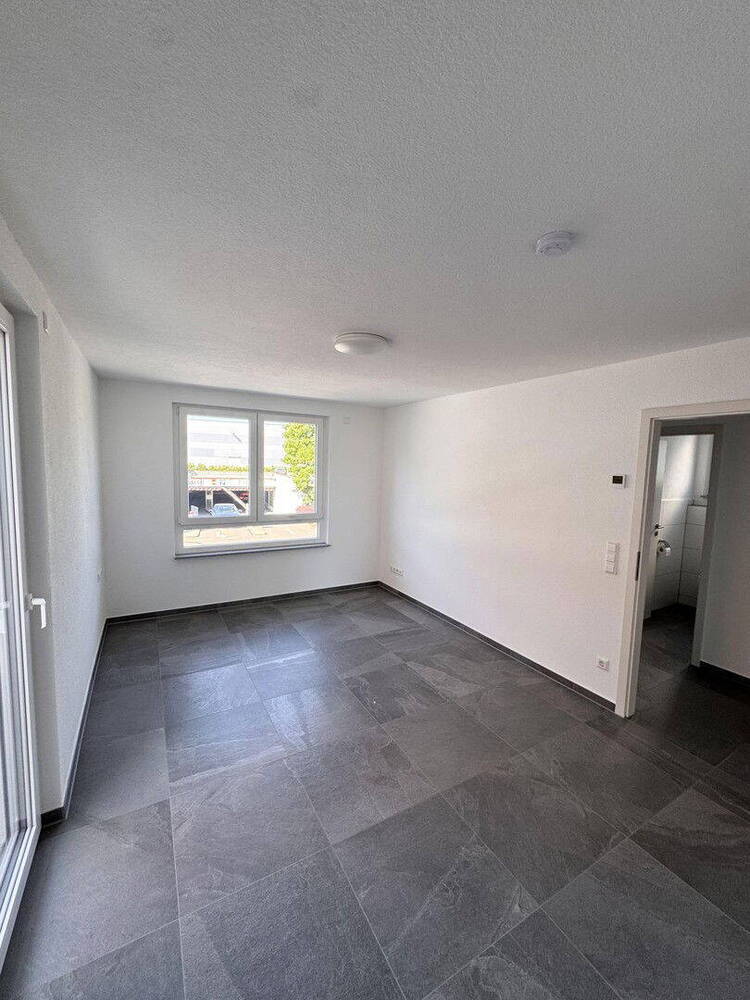 Neubau Sonnige, moderne 3-Zi.-Wohnung mit Balkon, Einbauküche und Stellplatz