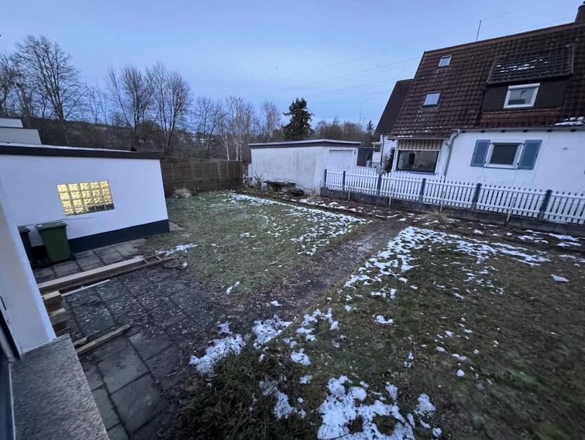 Einfamilienhaus mit Garten und Garage