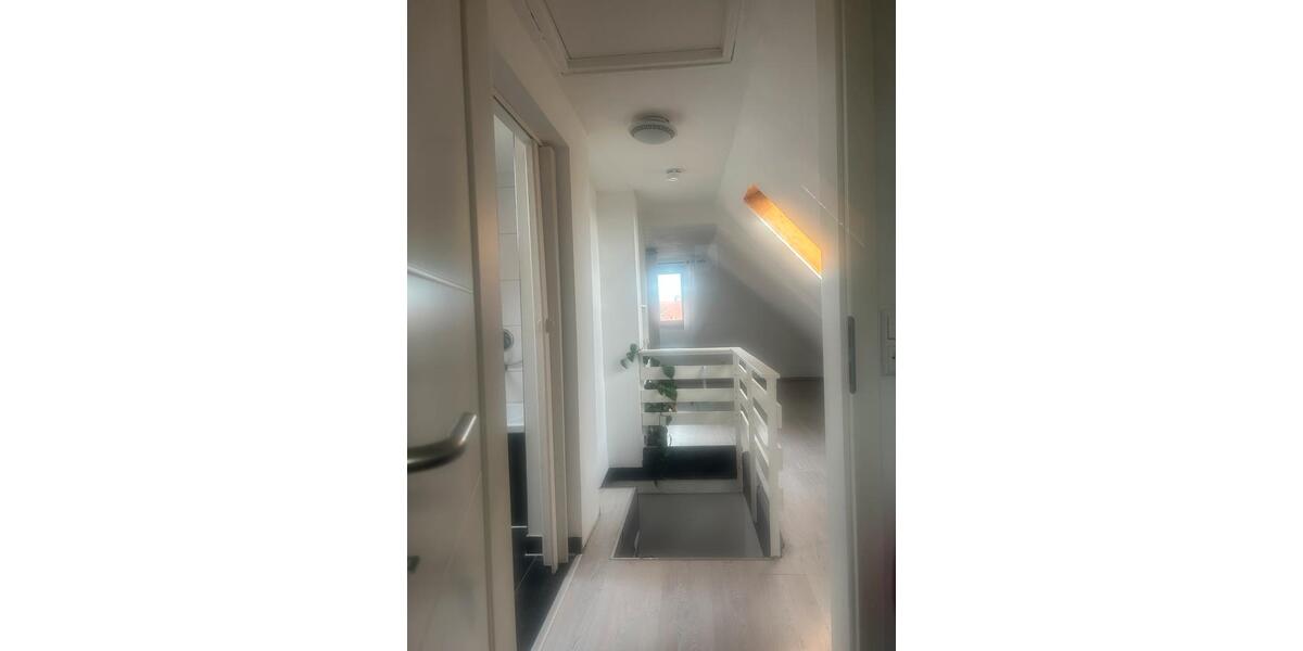 Dachgeschoßwohnung Stuttgart Degerloch - 2 Zimmer, 35 m&sup2;, 800&euro; | Angebot:26346925