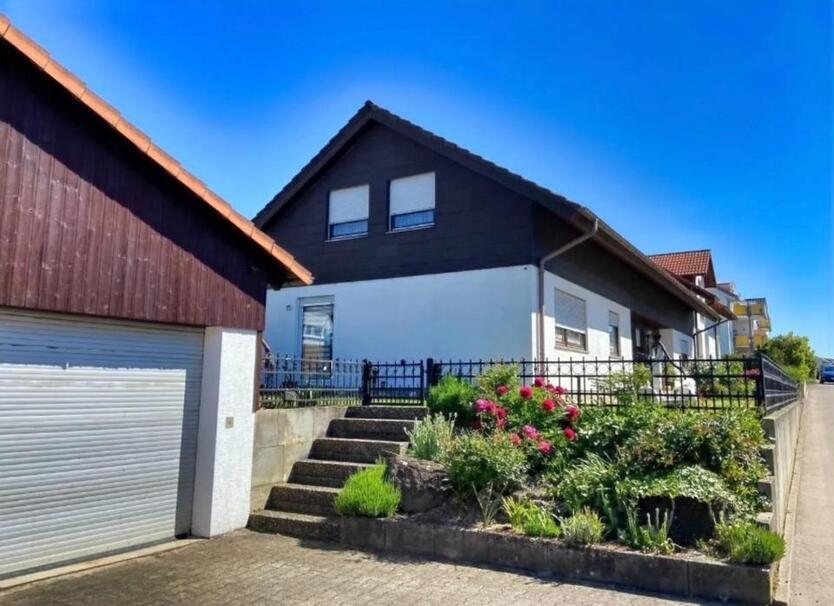 Helle, große Wohnung in ruhigem Zweiparteienhaus,Hobbyraum, Garte zimmer