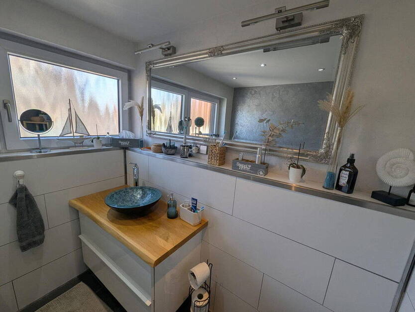 von PRIVAT kernsanierte & klimatisierte 3-Zi. Wohnung mit Dachterrasse in Filderstadt