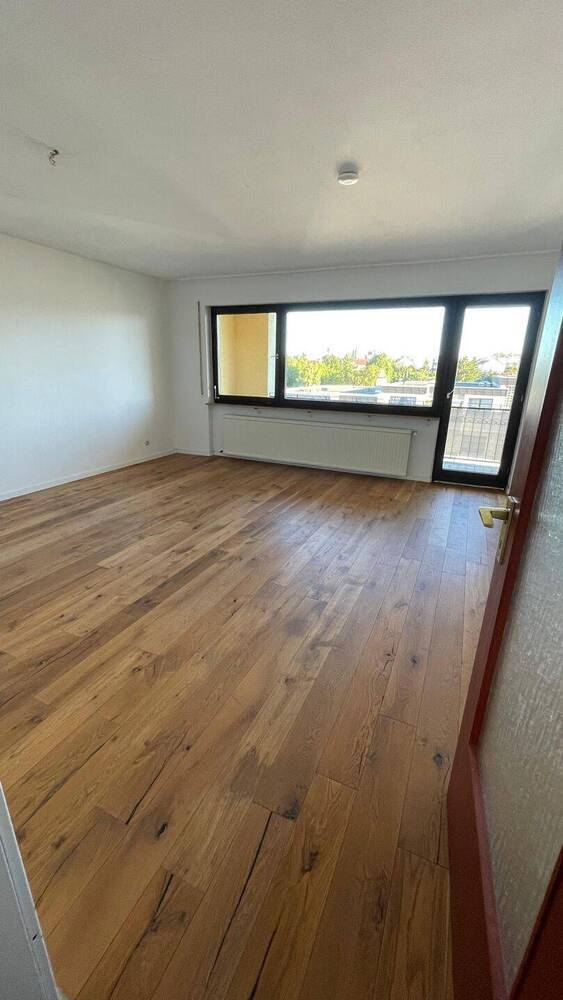 schöne helle 3,5 Zimmer Wohnung