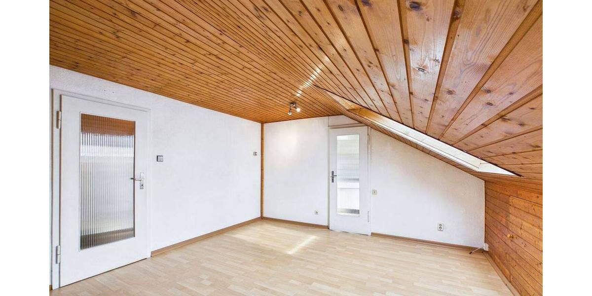 Einfamilienhaus Stuttgart Dürrlewang - 8 Zimmer, 170 m&sup2;, 559.000&euro; | Angebot:26043137