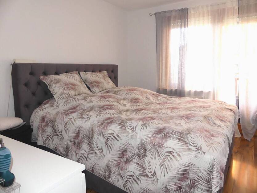 Schicke 3 Zimmer Wohnung mit einem sonnigen Balkon und PKW Stellplatz. Frei ab 01.11.2025