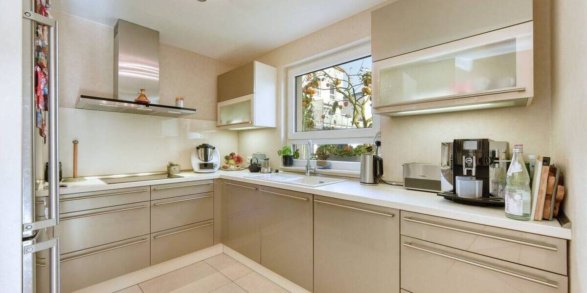 +++ 1-Fam.-DHH mit Garage, Stellplatz & Sauna - teilmöbliert inkl. EBK - ruhig, grün, gehoben - mind. 2 & max. 3 Jah... 5 zimmer