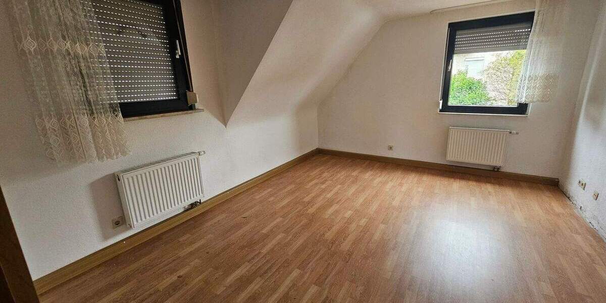 Mehrfamilienhaus, Wohnhaus Stuttgart Stammheim - 7 Zimmer, 135 m&sup2;, 585.000&euro; | Angebot:25704057