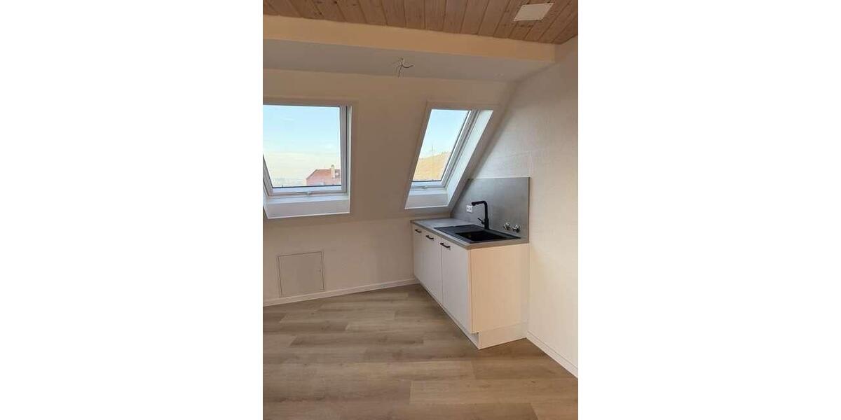Dachgeschoßwohnung Stuttgart Luginsland - 2.5 Zimmer, 86 m&sup2;, 1.350&euro; | Angebot:24801989