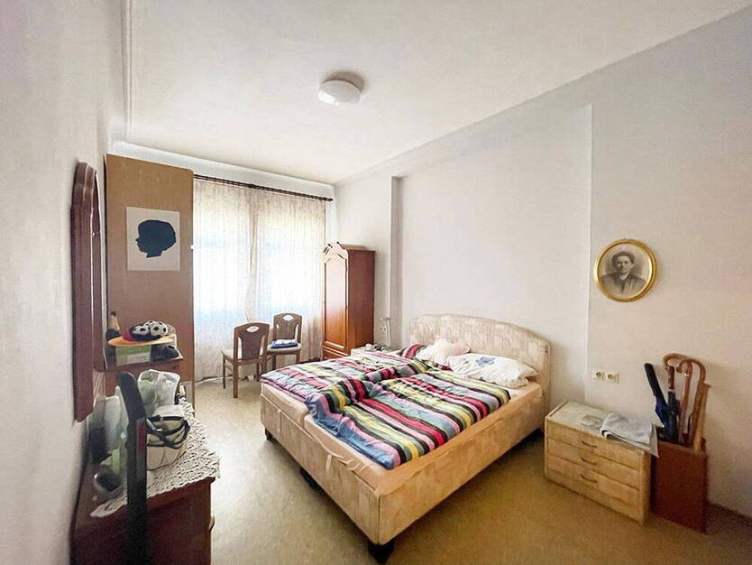Aussichtsreiche Perspektiven - MFH mit 4 freien Wohneinheiten plus ausbaufähiges DG