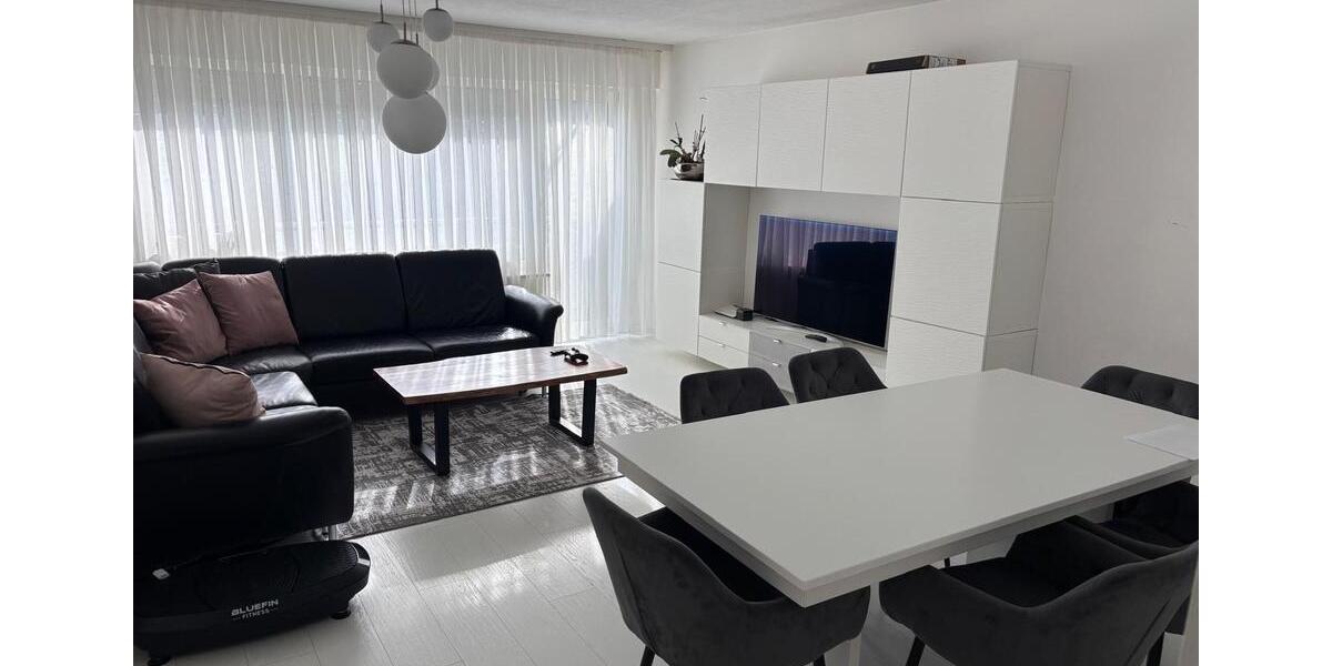 Schöne 4,5 Zimmer Wochnung mit Tollem Schnitt -Stilvoll Wohne 4 zimmer