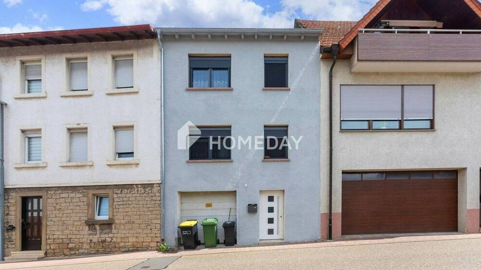 Geräumiges Reihenmittelhaus mit neuer Terrasse und direktem Garagenzugang - Ihr Traumzuhause!