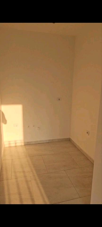 Shitet Banesa shum lir : 2 dhoma , Balkon ne Prizeren Kosovë