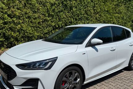 Ford Focus 7.600 km 21.990 € Stuttgart 70376