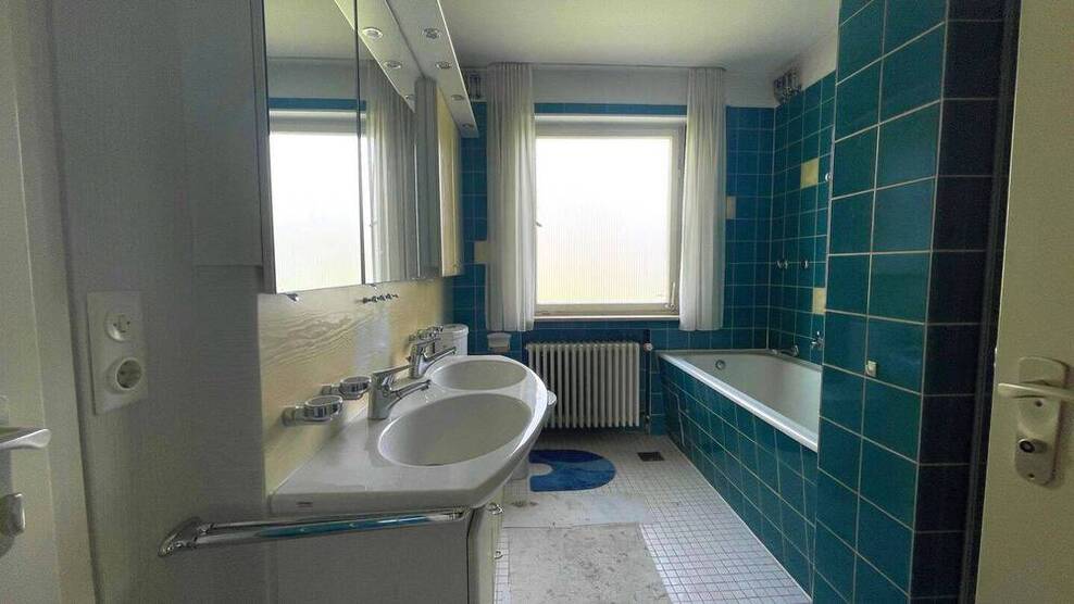 S-Schönberg: 2-3-Familienhaus mit viel Potenzial in bester Lage!***