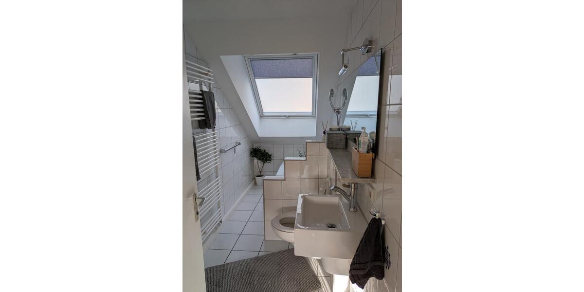 Dachgeschoßwohnung Stuttgart Luginsland - 4.5 Zimmer, 129 m&sup2;, 1.935&euro; | Angebot:24729122