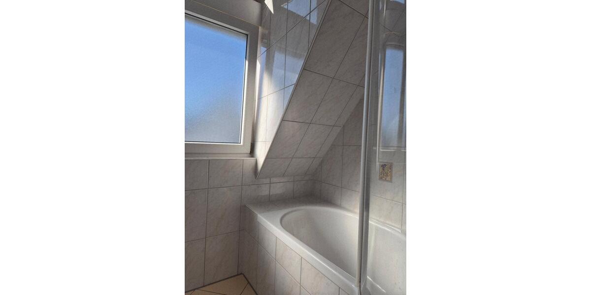 Dachgeschoßwohnung Stuttgart Luginsland - 2 Zimmer, 68 m&sup2;, 850&euro; | Angebot:26348636