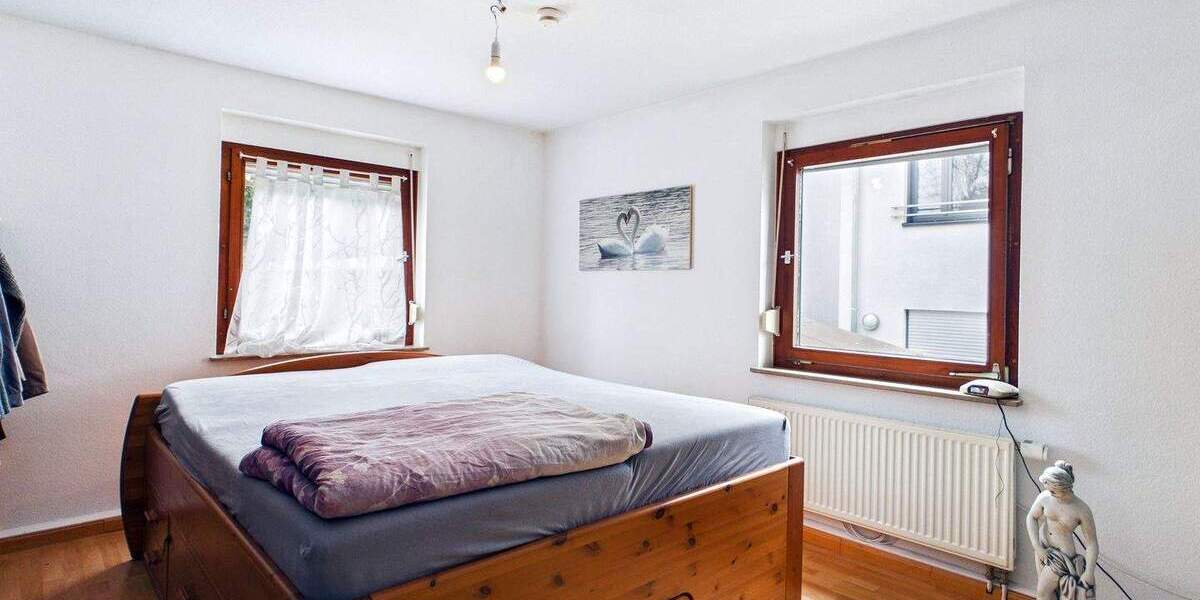 Mehrfamilienhaus, Wohnhaus Ludwigsburg Neckarweihingen - 6 Zimmer, 180 m&sup2;, 550.000&euro; | Angebot:25772242