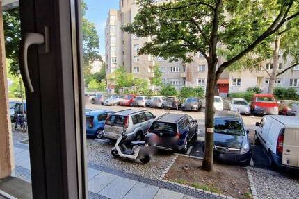 Helle, gepflegte Wohnung im hohen Hochparterre, freundlicher Kiez