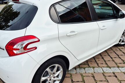 Peugeot 208 128.200 km 3.150 &euro; Filderstadt 70794