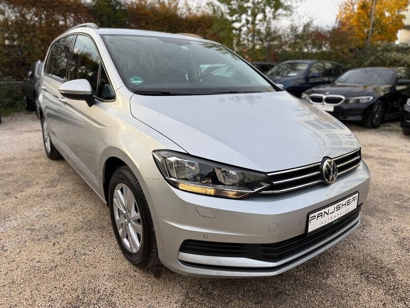VW Touran 127.000 km 17.999 € Stuttgart-Möhringen 70567