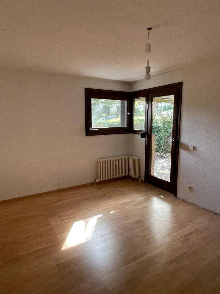 Bezugsfreie 4,5-Zi.-Wohnung mit Terrasse & Tiefgarage - im Grünen