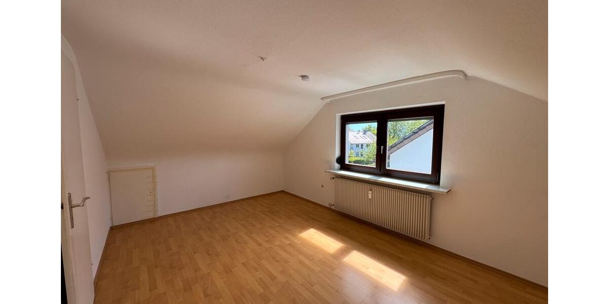 Dachgeschoßwohnung Waldenbuch - 2 Zimmer, 54 m&sup2;, 700&euro; | Angebot:26587026