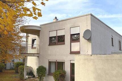 Großzügiges Haus mit zwei Garagen! 6 zimmer