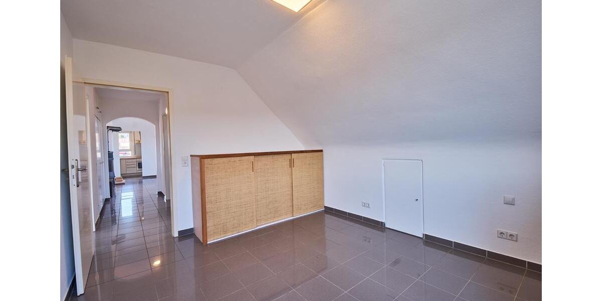 Dachgeschoßwohnung Esslingen am Neckar Brühl - 4.5 Zimmer, 105 m&sup2;, 359.000&euro; | Angebot:25905751