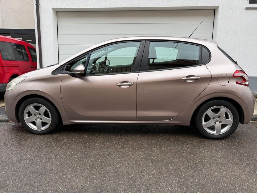 Peugeot 208 121.594 km 3.699 € Nürtingen 72622