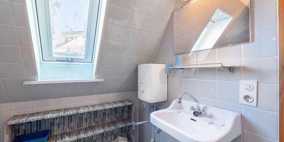 Mehrfamilienhaus, Wohnhaus Stuttgart Degerloch - 9 Zimmer, 140 m&sup2;, 690.000&euro; | Angebot:25685475