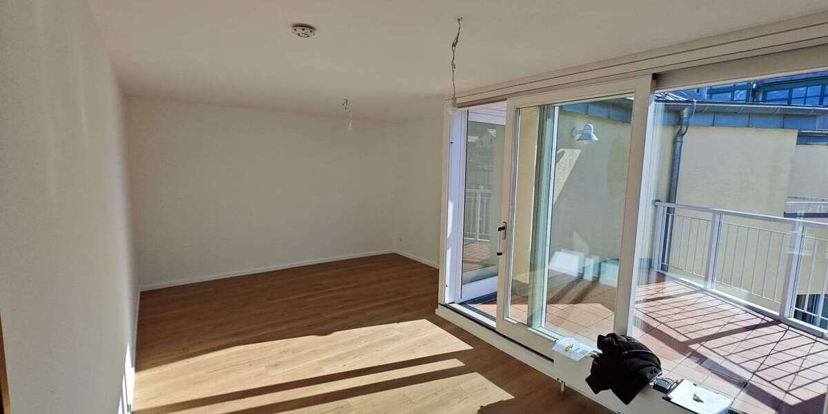 Etagenwohnung Stuttgart Rotebühl - 2 Zimmer, 64 m&sup2;, 877&euro; | Angebot:25589099