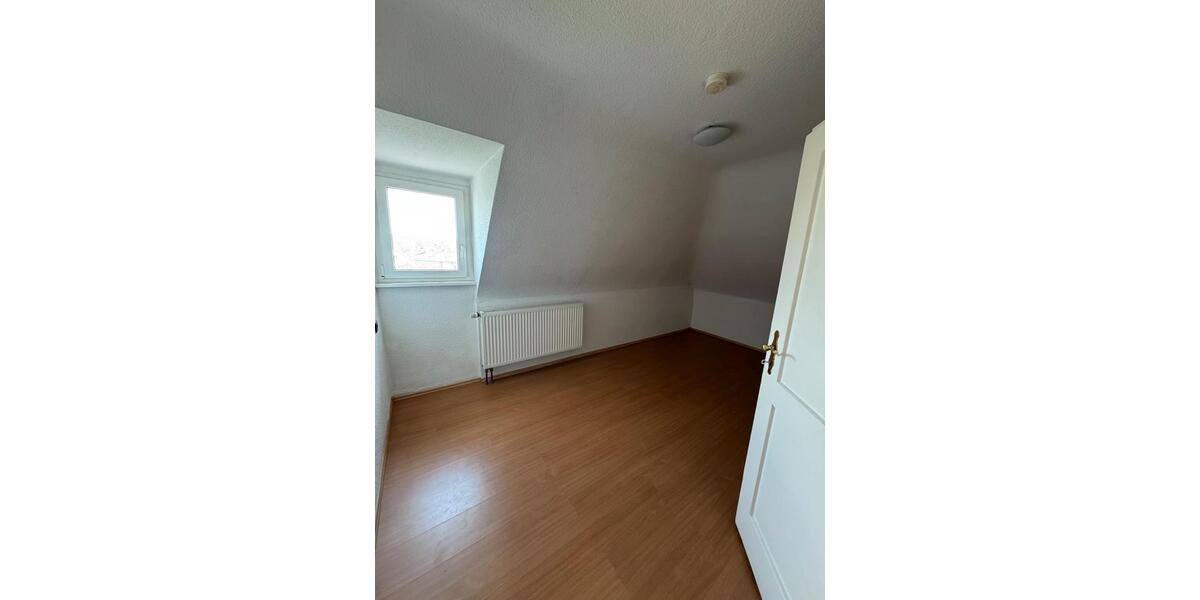 Dachgeschoßwohnung Stuttgart Bad Cannstatt - 3 Zimmer, 48 m&sup2;, 900&euro; | Angebot:26409398