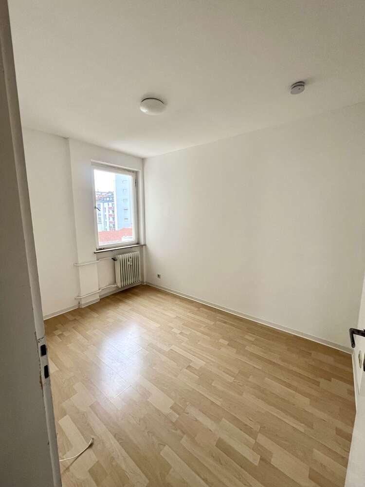 Wohnung zum Mieten in Stuttgart 180 € 8 m²