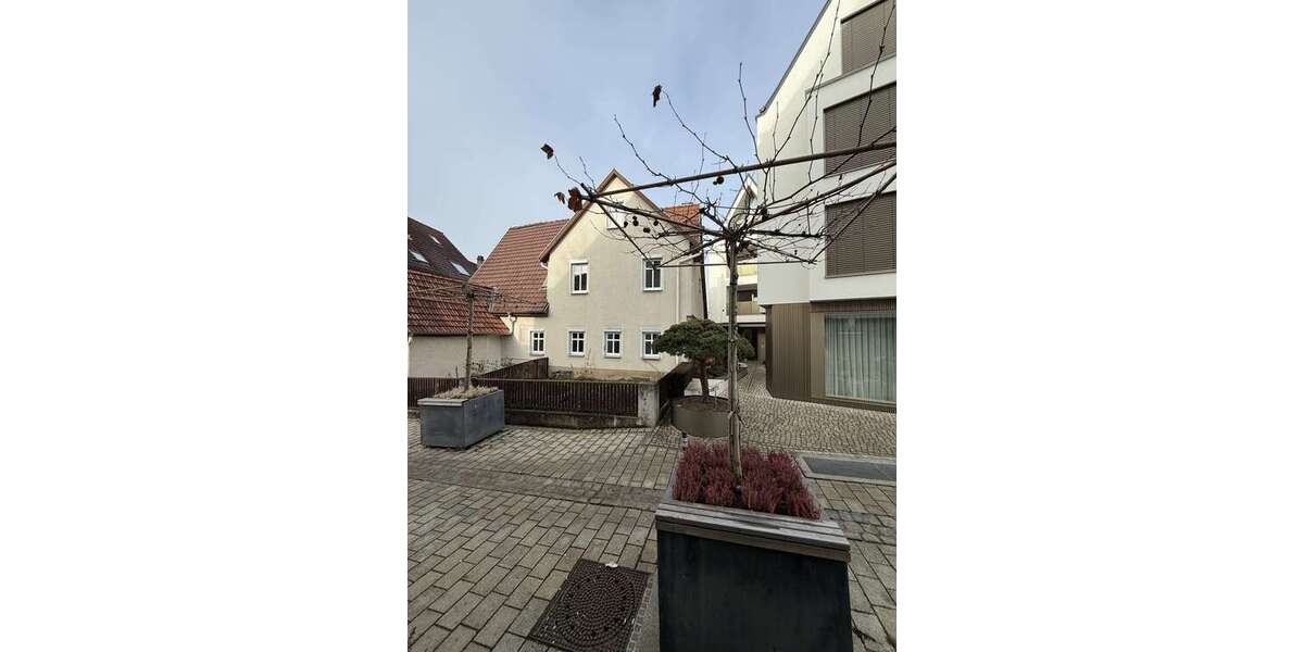 Etagenwohnung Metzingen - 8 Zimmer, 142 m&sup2;, 1.325&euro; | Angebot:25304481
