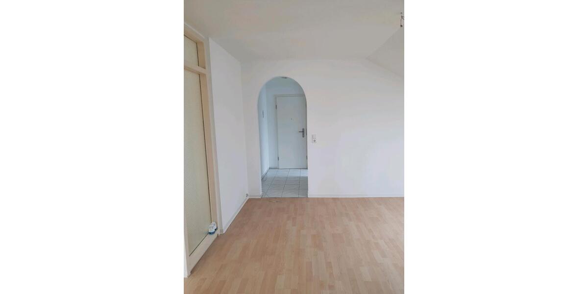 Dachgeschoßwohnung Stuttgart Mühlhausen - 3 Zimmer, 64 m&sup2;, 1.000&euro; | Angebot:25103001