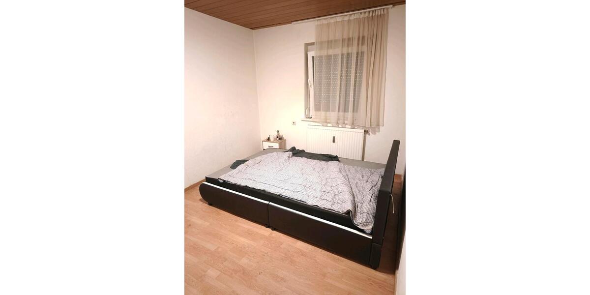 2 WG ZİMMER FÜR FRAUEN İN ZUFFENHAUSEN 2 zimmer