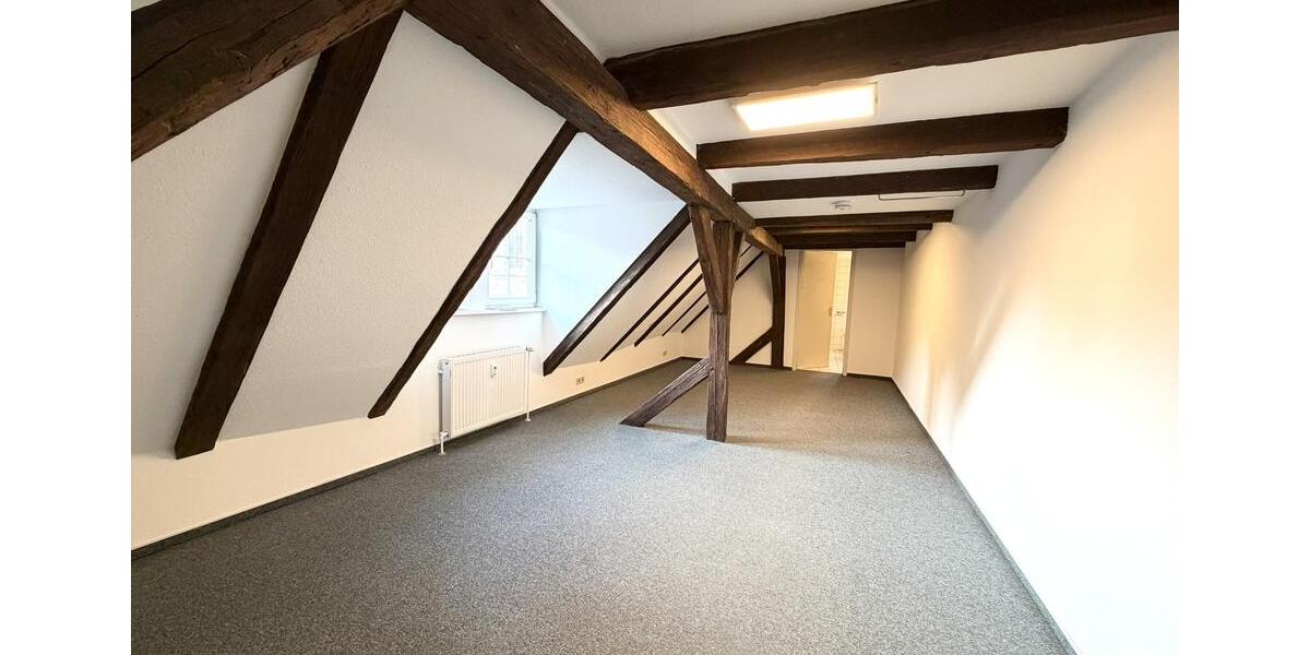 Dachgeschoßwohnung Esslingen am Neckar - 3.5 Zimmer, 105 m&sup2;, 1.400&euro; | Angebot:26057341