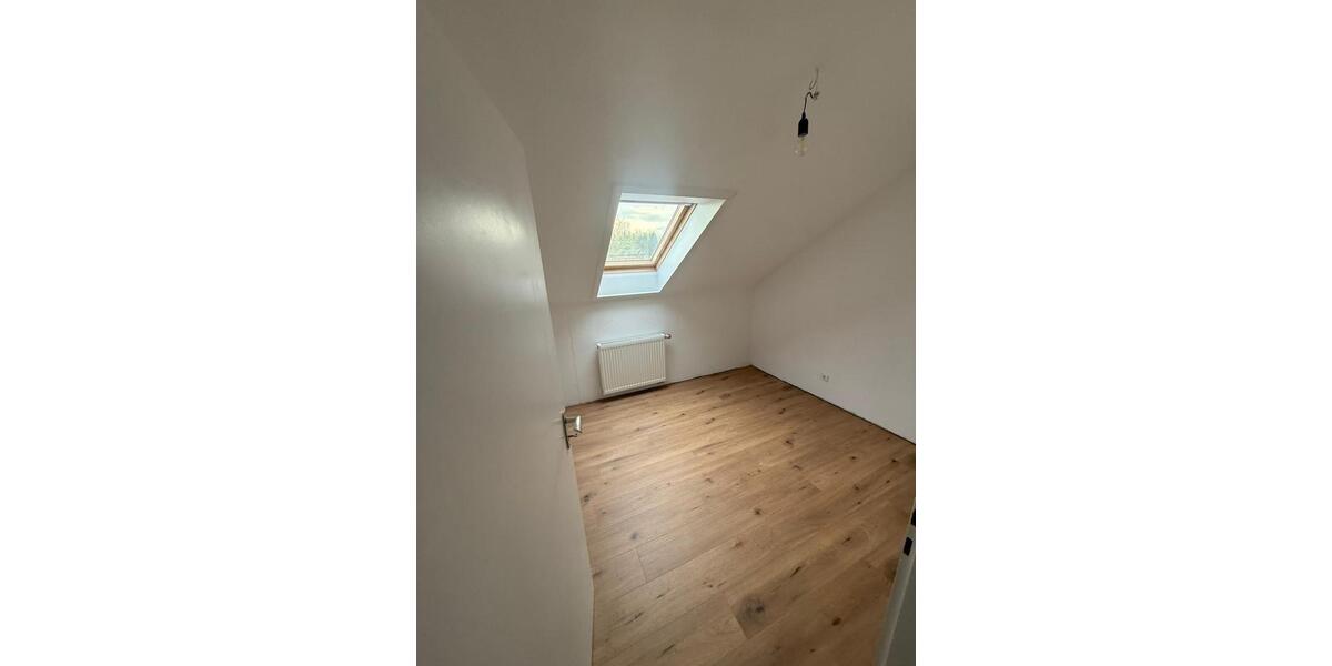 Dachgeschoßwohnung Ludwigsburg Eglosheim - 3 Zimmer, 47 m&sup2;, 890&euro; | Angebot:26234301