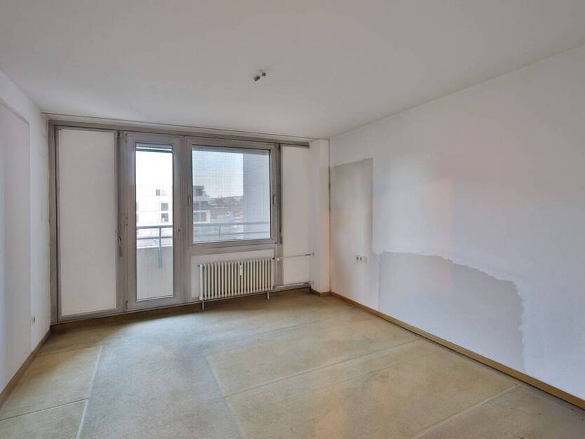 Großzügige, lichtdurchflutete Wohnung mit viel Gestaltungspotential