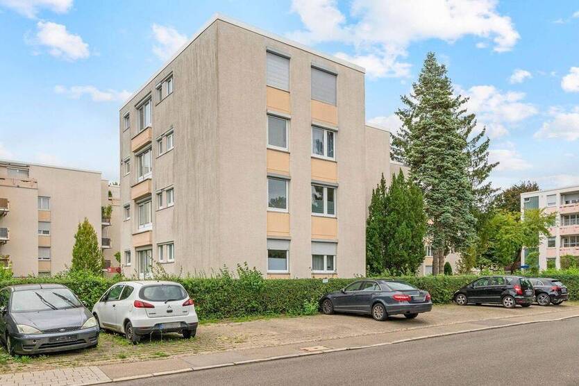 **Verwirklichen Sie Ihren Traum: 3,5-Zi. Wohnung, ruhige und zentrale Lage, renovierungsbedürftig**