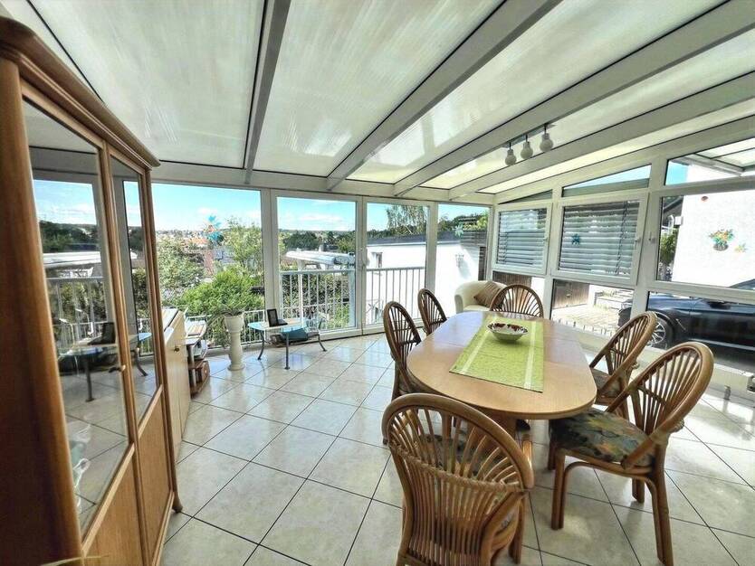 Traumhaus mit großem GartenWintergartenTerrasse und Garage in ruhiger Lage