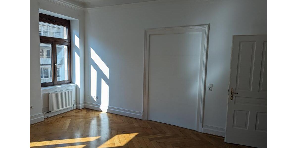 Hochparterre Stuttgart Stuttgart-Mitte - 5 Zimmer, 162 m&sup2;, 2.765&euro; | Angebot:26629228