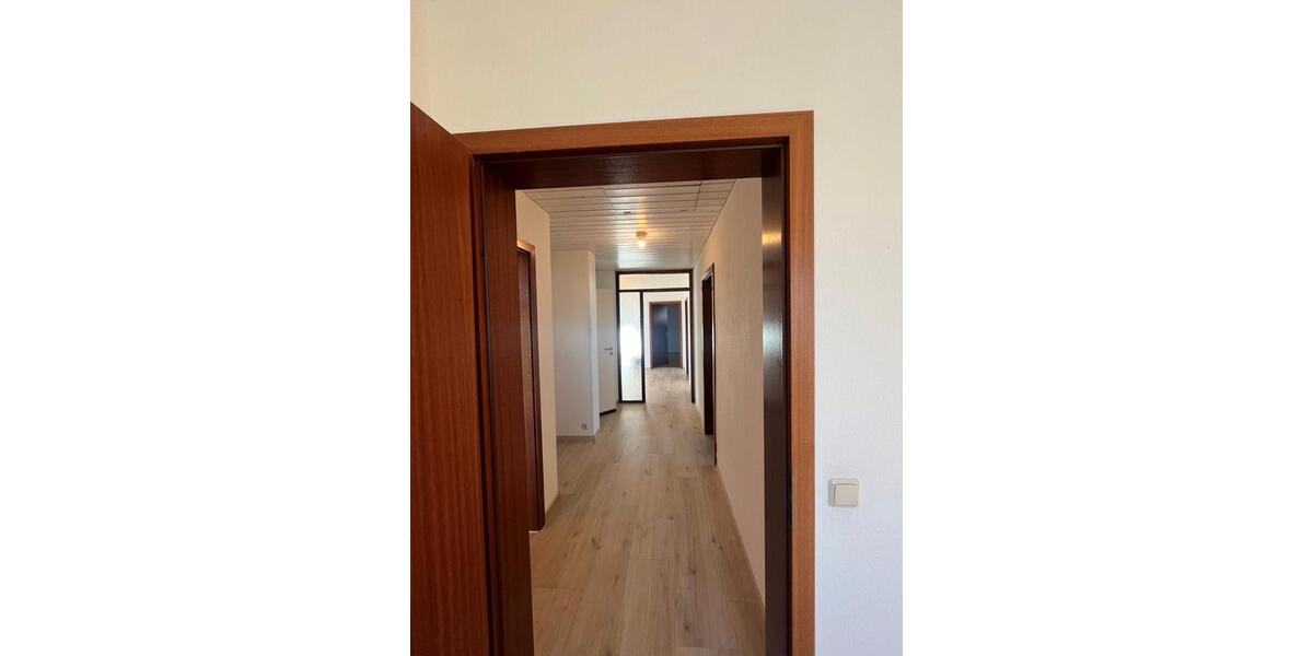 Dachgeschoßwohnung Fellbach Oeffingen - 4 Zimmer, 90 m&sup2;, 1.300&euro; | Angebot:26130840