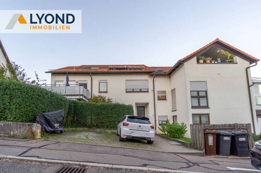 Gepflegte 2-Zimmer-Wohnung mit zwei Balkonen und Tiefgaragenstellplatz in Esslingen Sulzgries