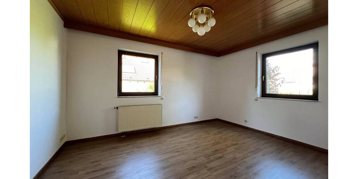 Einfamilienhaus Schwieberdingen - 8 Zimmer, 202 m&sup2;, 950.000&euro; | Angebot:25706113