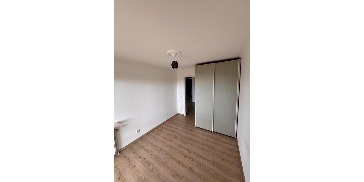 Erdgeschoßwohnung Esslingen am Neckar Hegensberg - 4.5 Zimmer, 109 m&sup2;, 1.300&euro; | Angebot:26311596