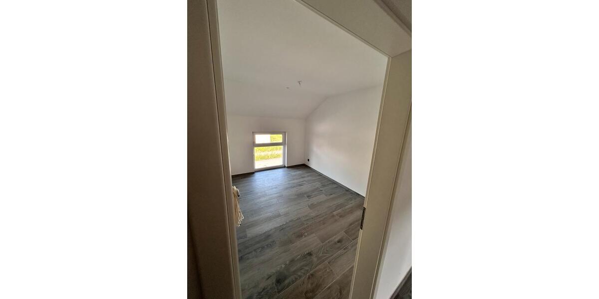 Dachgeschoßwohnung Fellbach - 4 Zimmer, 100 m&sup2;, 1.200&euro; | Angebot:26618472