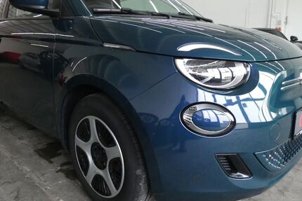 Fiat 500e 21.800 km 12.899 &euro; Metzingen 72555